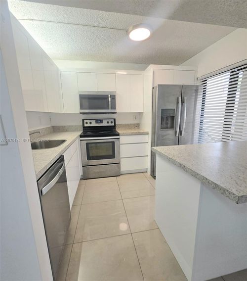 6-20105 Ne 3rd Ct, Miami, FL, 33179-2960 | Card Image