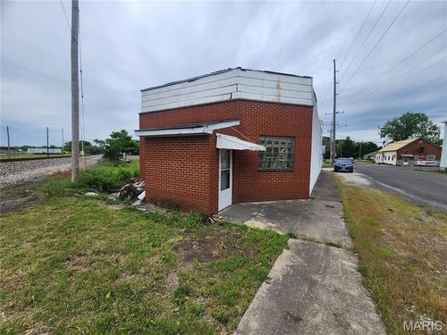701 S Maple St, Staunton, IL, 62088-2169 | Card Image