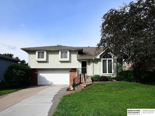 15211 Pasadena Ave, Omaha, NE, 68144-5525 | Card Image