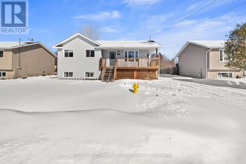 519 Demers St, Sturgeon Falls, ON, P2B0A1 | Card Image