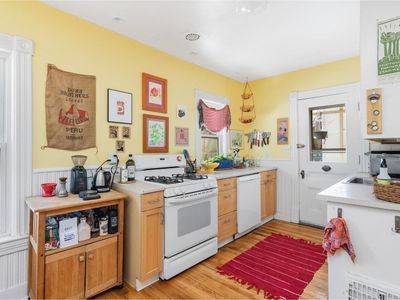 20 Booth Street, House other with 3 bedrooms, 2 bathrooms and null parking in Burlington VT | Image 3