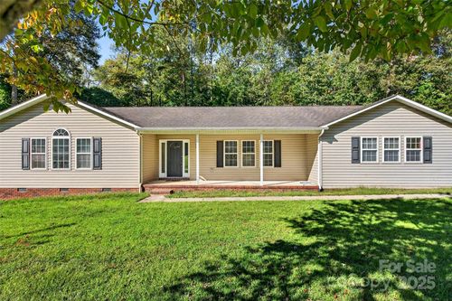 86 Springdale Dr, Marion, NC, 28752-6647 | Card Image