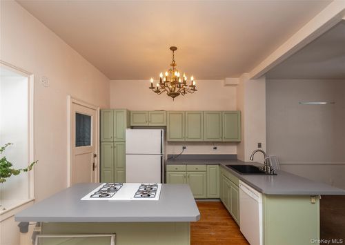 4 Sengen Ln, Cornwall On Hudson, NY, 12520-1833 | Card Image