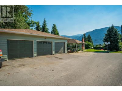 3206 5 Th Ave, House other with 3 bedrooms, 2 bathrooms and 6 parking in Castlegar BC | Image 3