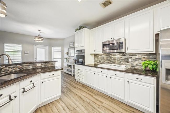 2541 Hidden Creek Dr, House other with 4 bedrooms, 3 bathrooms and 2 parking in Pearland TX | Image 11