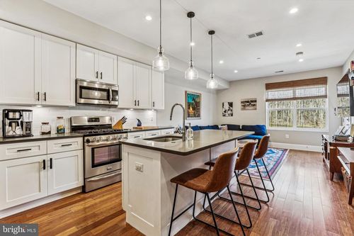 apt-302-2221 M St Ne, WASHINGTON, DC, 20002-2058 | Card Image