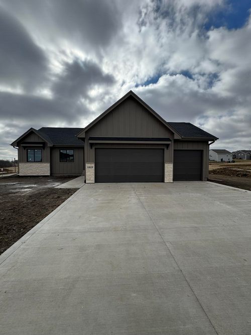 1622 Stuart Rd, Stuart, IA, 50250-8037 | Card Image