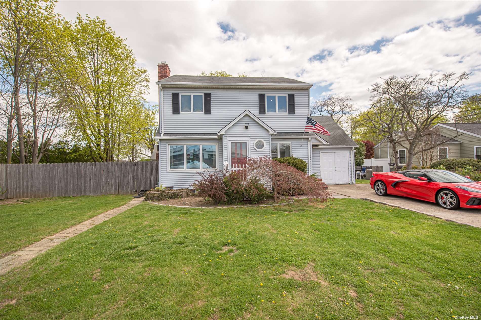 Lombardy Blvd, Bay Shore, NY 11706