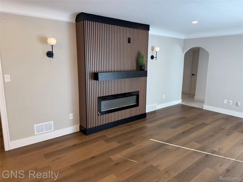 1143 E Harwood Ave, Madison Heights, MI, 48071-4130 | Card Image