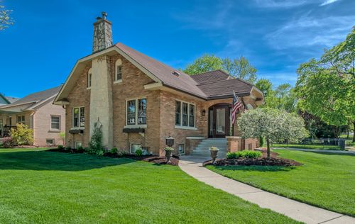 200 Fulton St, West Chicago, IL, 60185-2823 | Card Image