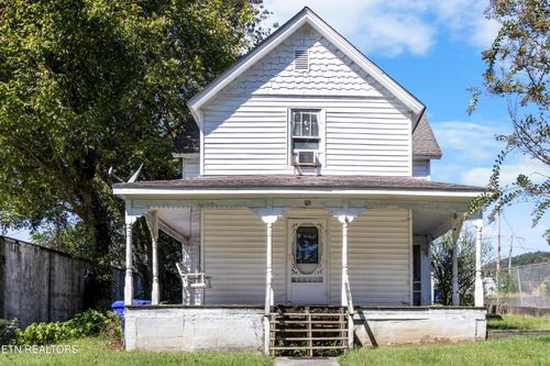 105 Clinton St, Harriman, TN, 37748-2418 | Card Image