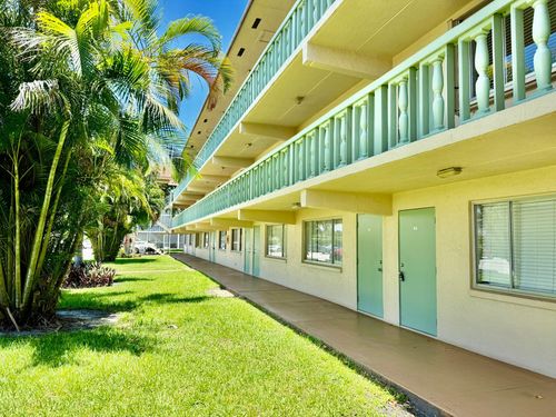 apt-205-400 Village Green Cir W, Palm Springs, FL, 33461-1489 | Card Image