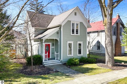 206 E 9th St, Traverse City, MI, 49684-3204 | Card Image