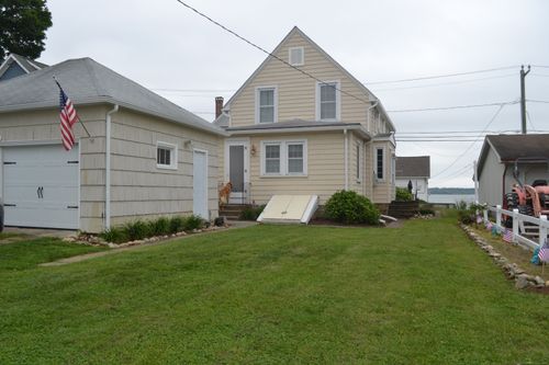 110 Columbus Ave, Niantic, CT, 06357-3131 | Card Image