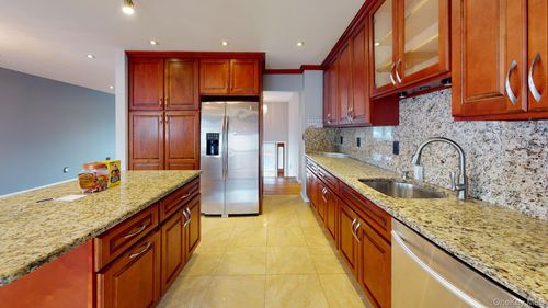 511 Freeman Ave, Brentwood, NY, 11717-7819 | Card Image