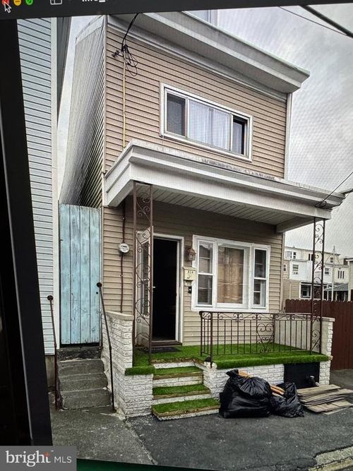 834 E Market St, MAHANOY CITY, PA, 17948-2921 | Card Image