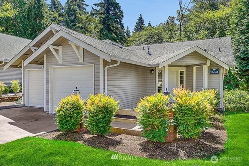 18641 Ne 55th Way, Redmond, WA, 98052-6130 | Card Image