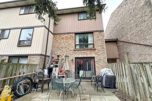 39-221 Ormond Dr, Oshawa, ON, L1G6T7 | Card Image