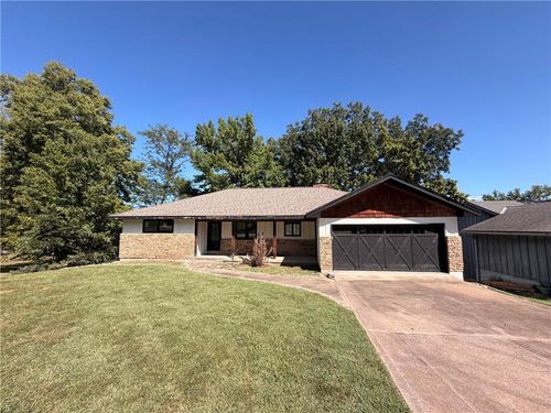234 N Winnebago Dr, Lake Winnebago, MO, 64034-8253 | Card Image