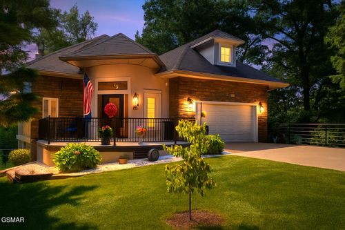 411 Maggie Mack Ln, Sevierville, TN, 37862-4533 | Card Image
