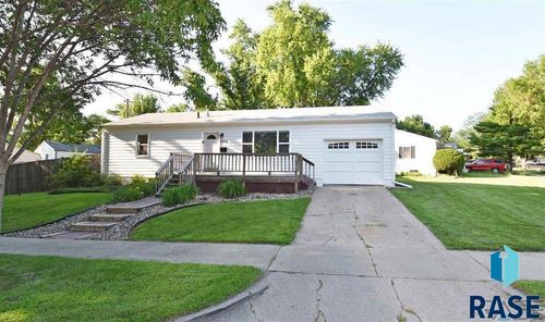 3204 E 24th St Street, Sioux Falls, SD, 57103 | Card Image