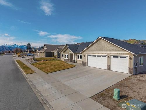 819 Autumn Crest Dr, Wenatchee, WA, 98801-3889 | Card Image