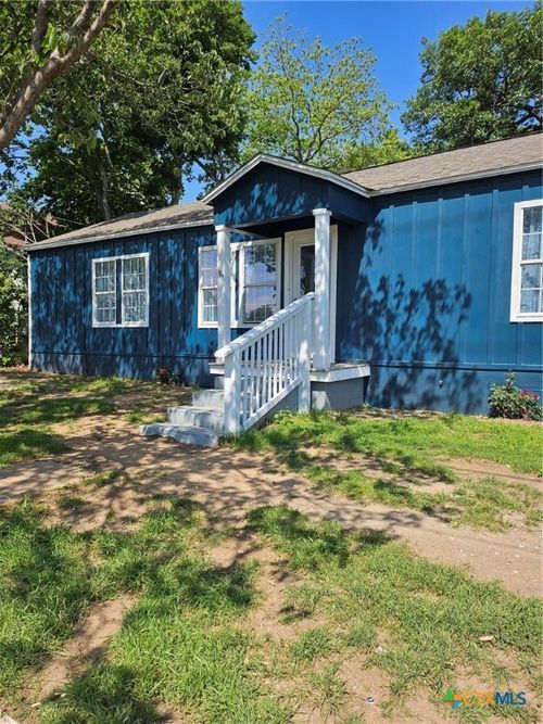 105 N Rhomberg St, Burnet, TX, 78611-2629 | Card Image