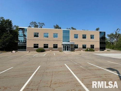 1065 Sierra Ct Ne, Cedar Rapids, IA, 52402-6585 | Card Image