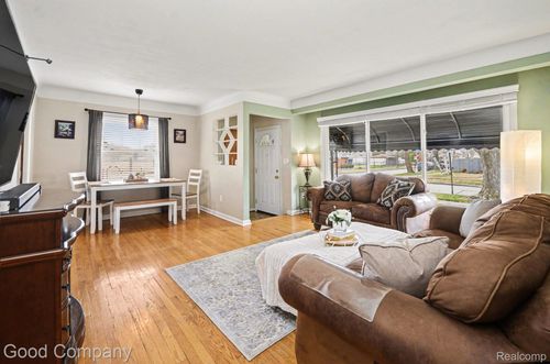 28900 Ursuline St, Saint Clair Shores, MI, 48081-1024 | Card Image