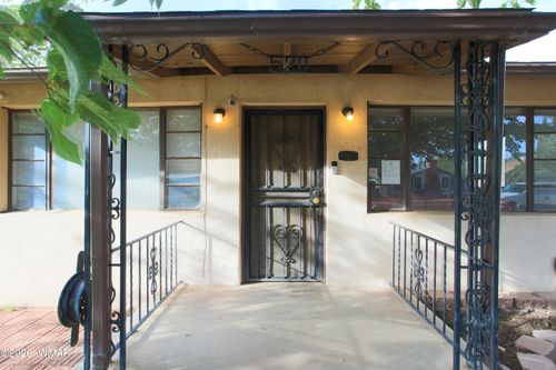 520 W Maple St, Winslow, AZ, 86047-3360 | Card Image