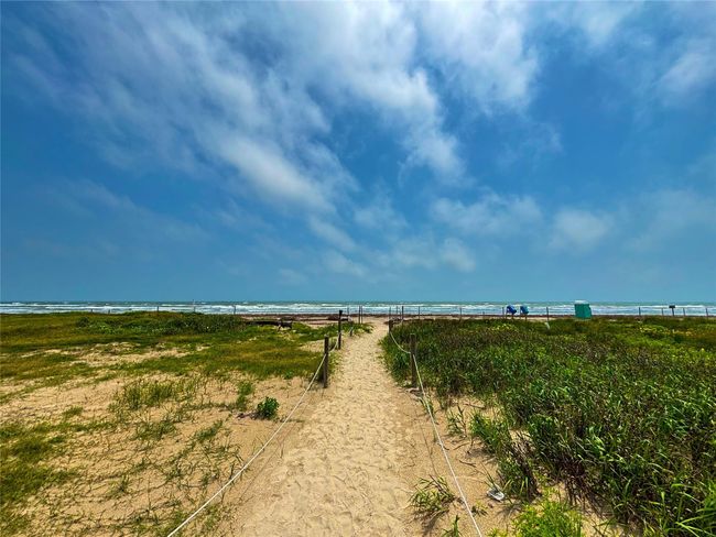 Private and direct access to the beach | Image 9