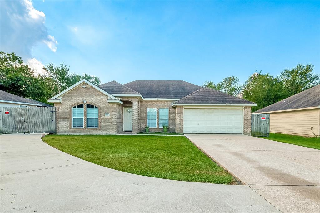 Shreck St, Baytown, TX 77520