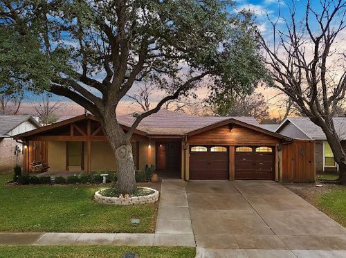 220 Blair Ln, Arlington, TX, 76014-3113 | Card Image