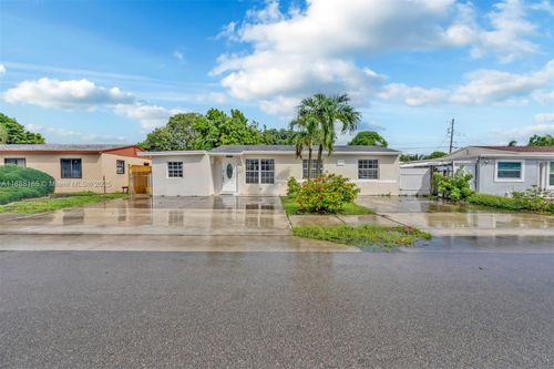 2041 Wellington Rd, West Palm Beach, FL, 33409-6323 | Card Image
