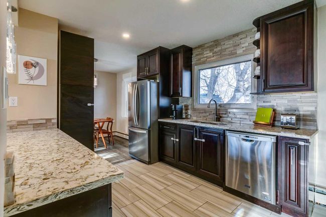 1924 Green Ridge Road Sw, Home with 5 bedrooms, 2 bathrooms and 3 parking in Calgary AB | Image 13