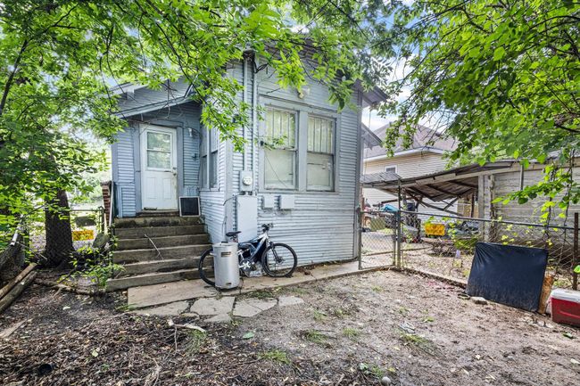 Back of house with entry steps and a gate | Image 14