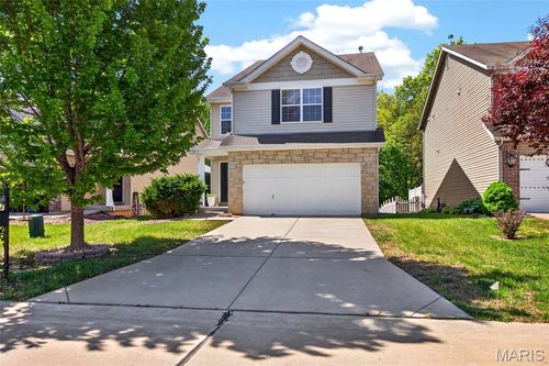529 Parkgate Dr, Lake St Louis, MO, 63367-4385 | Card Image