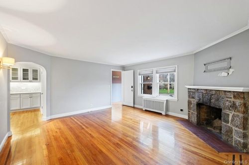 90 Beverly Ave, Floral Park, NY, 11001-3250 | Card Image