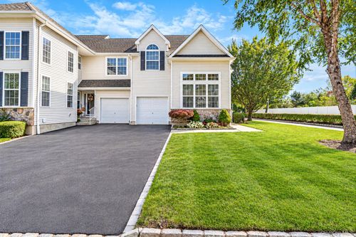 1 Grand Canyon Court, Islip, NY, 11716 | Card Image