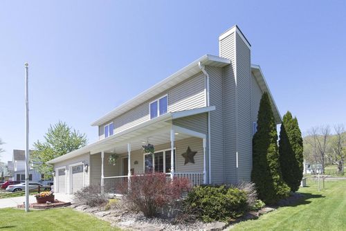 312 E Walnut St, North Freedom, WI, 53951-9581 | Card Image
