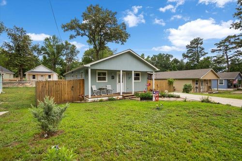 215 Hull St, Gladewater, TX, 75647 | Card Image