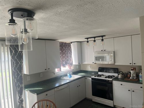 28 Penataquit Ave, Bay Shore, NY, 11706-8009 | Card Image