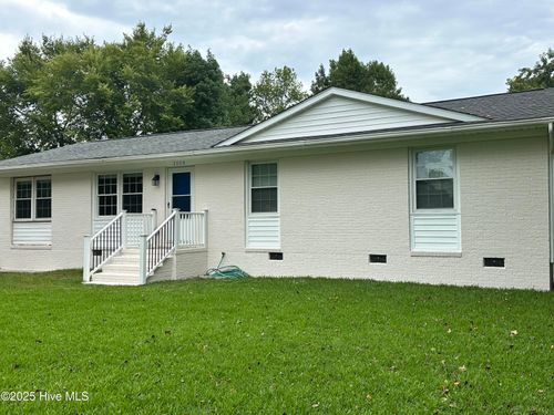 2008 Champion Dr, Morehead City, NC, 28557-4912 | Card Image