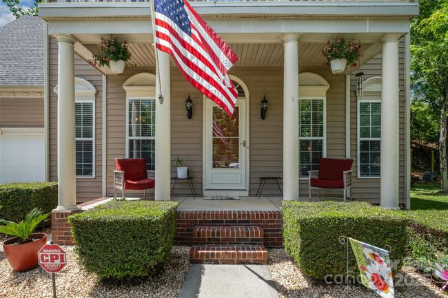 812 Thornapple Ct, House other with 3 bedrooms, 3 bathrooms and null parking in Lake Wylie SC | Image 6