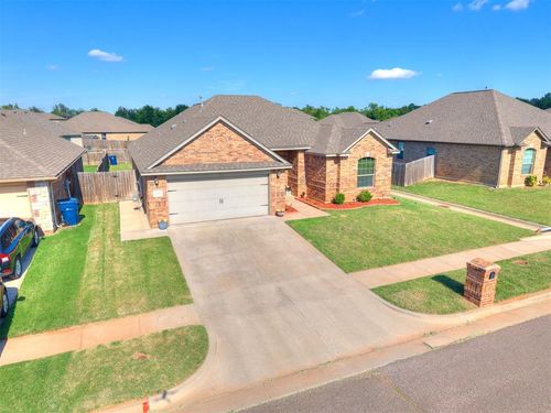 3208 Brookstone Lakes Dr, Yukon, OK, 73099-5029 | Card Image