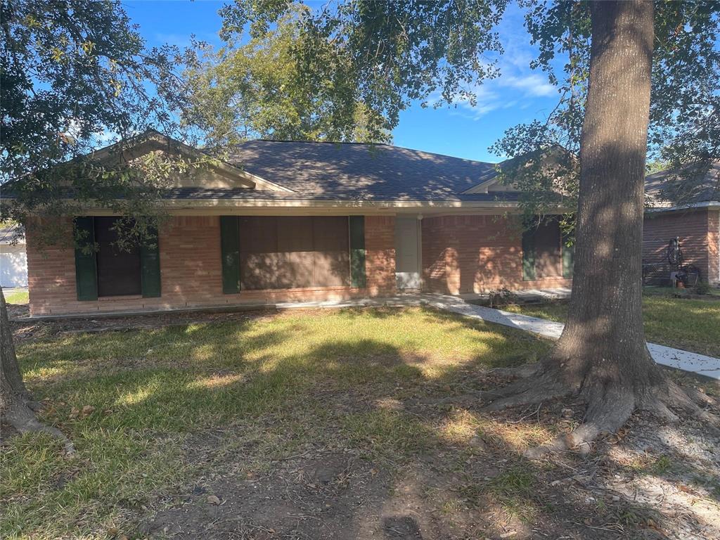 Old Castle Ln, Dickinson, TX 77539