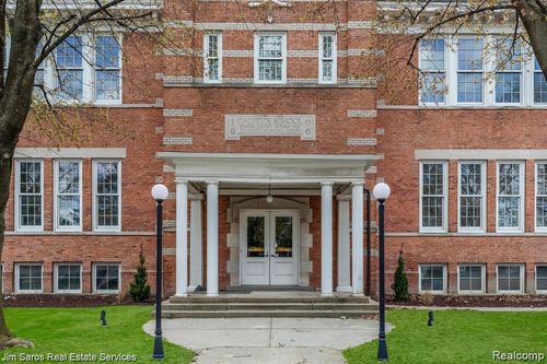 389 Saint Clair St, Grosse Pointe, MI, 48230-1501 | Card Image