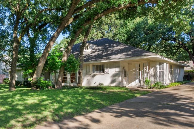 View of front of property with a front yard, a shingled roof, and brick siding | Image 39