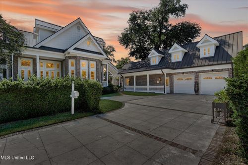 1611 Glenn Swetman St, Biloxi, MS, 39530-3301 | Card Image
