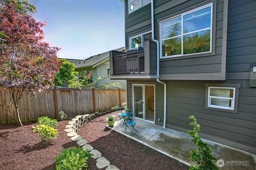 a-3806 Interlake Ave N, Seattle, WA, 98103-8130 | Card Image